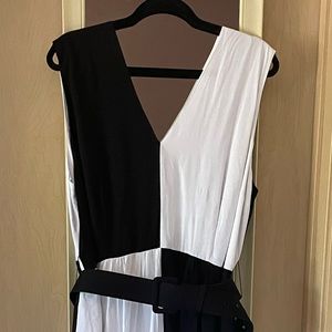 Size 14 Black and White Swing Dress